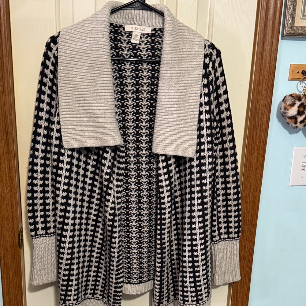 Ellen Tracy Black And Gray Patterned Cardigan Siz… - image 1